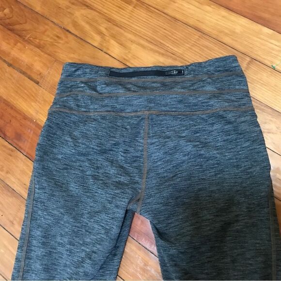 Athleta Grey Relay Capri Crop Leggings (S) - Picture 9 of 12